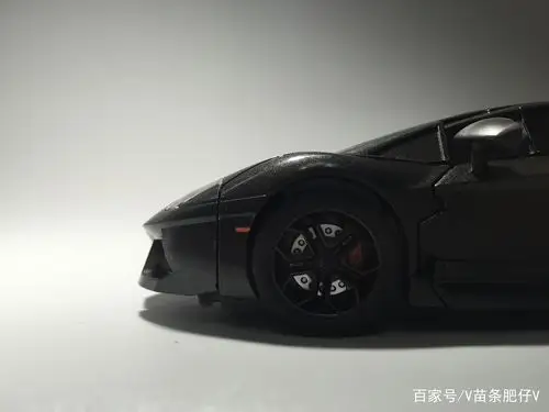 禁闭的头炮可以搭载在车型上,看起来虽然很霸气,但是并不好看.