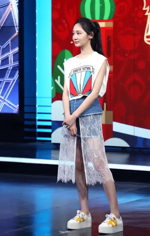 《创造101》小姐姐王莫涵做客直播间 畅谈她口中的世界杯