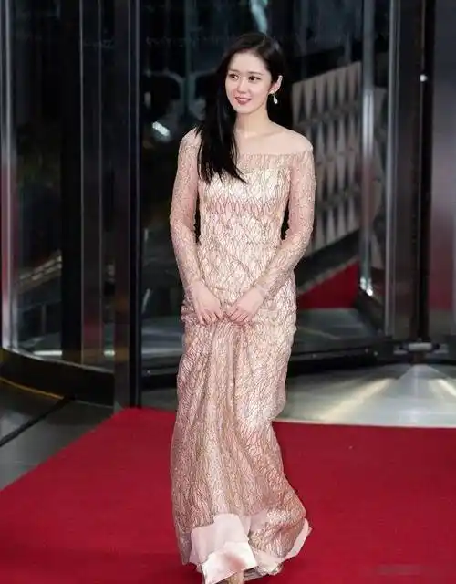 38岁张娜拉久违现身!