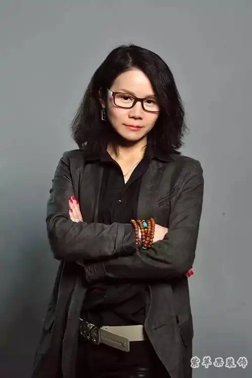 生活复杂的外衣  2015-11-16 紫苹果装饰集团设      设计师:陈艳妮