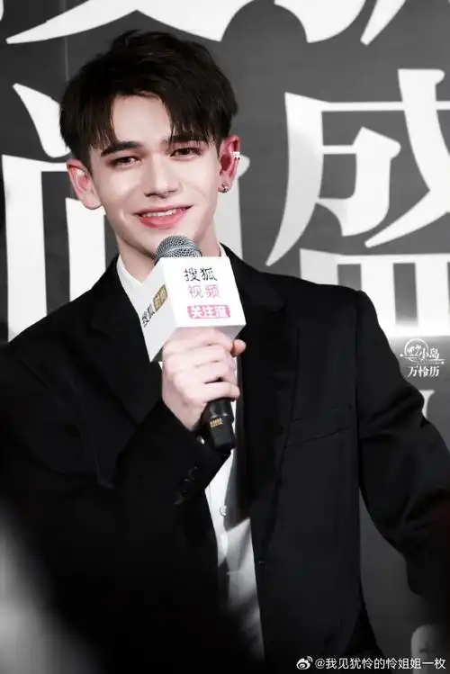 庆怜超话day12有这张脸很难有难看的,但怜怜好适合