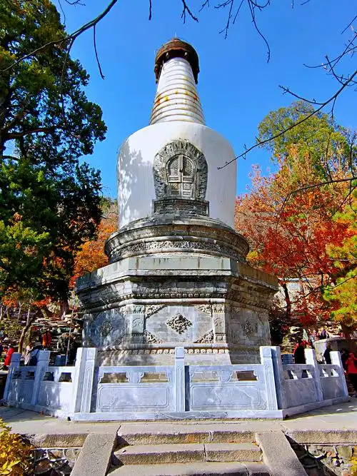 始建于辽代咸雍四年(1068年),称清水院,金代时大觉寺为金章宗西山八大