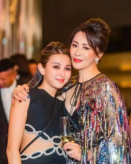 上山诗纳女儿27岁生日张智霖袁咏仪参加派对刘嘉玲送祝福