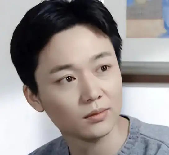 刘奕君个人资料(演员刘奕君:带着儿子再婚,中年得女后,与儿子一起将她