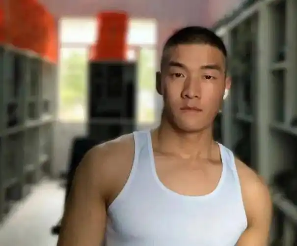 中国男生留寸头原来这么帅!_发型