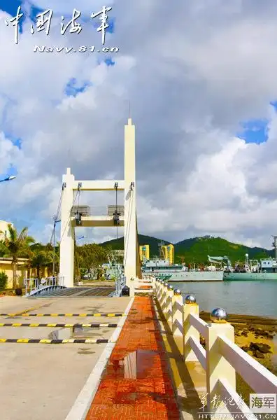 南疆要塞榆林军港天蓝蓝海蓝蓝风景极好_高清图集_新浪网