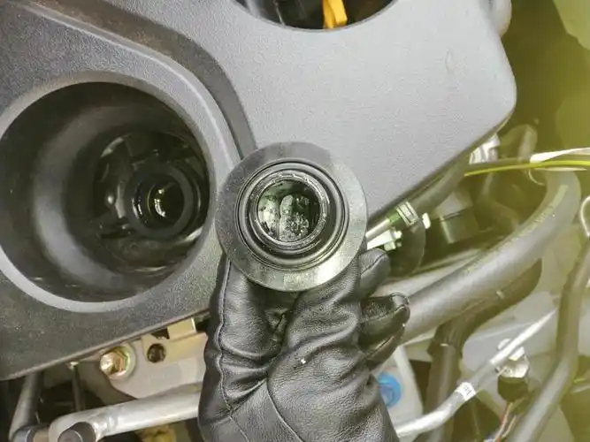 买劲客的呢都看看的机油加注口,机油有没有乳化,尤其是机油盖内部