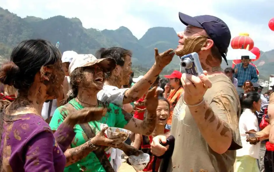 沧源佤族"摸你黑"狂欢节,好想去和他们一起狂欢一次