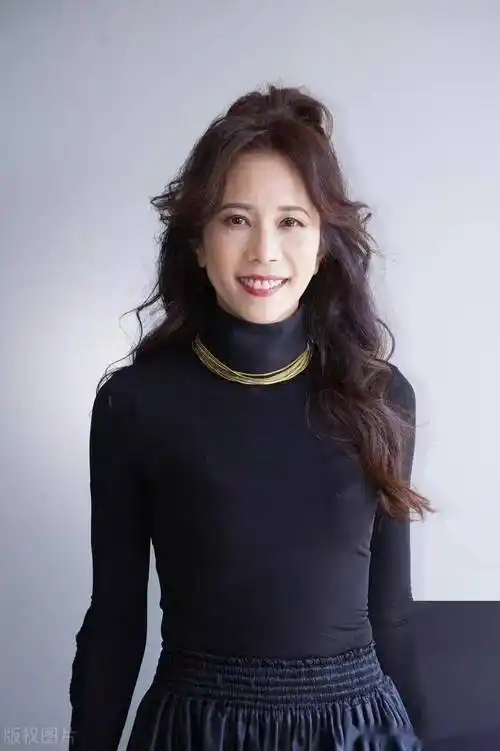 美貌与才华并存,莫文蔚的写真集,每一张都是视觉盛宴!