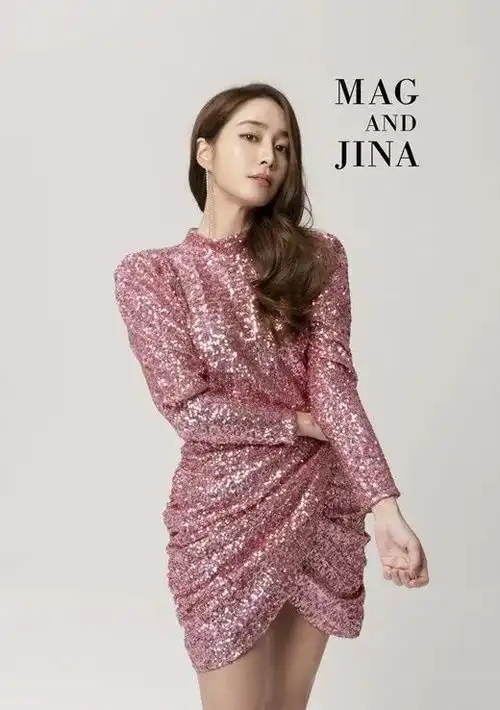 李秉宪娇妻李珉廷的写真太性感了!肤白貌美大长腿撩人