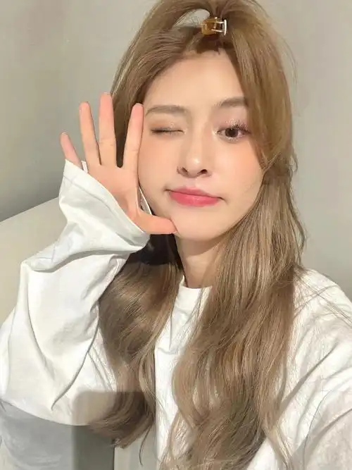 新染的奶茶沙金色发色我太爱了