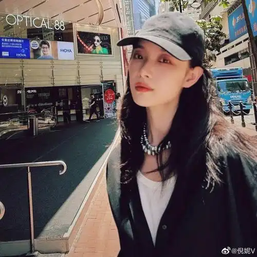 倪妮连放30张自拍是珍珠大户没错了