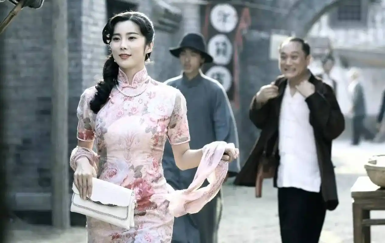 实力演员任帅在剧中饰演武工队队长高风亮,而他和女演员王珂饰演的