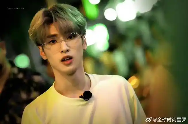 严浩翔发文说不仅姓时还姓严