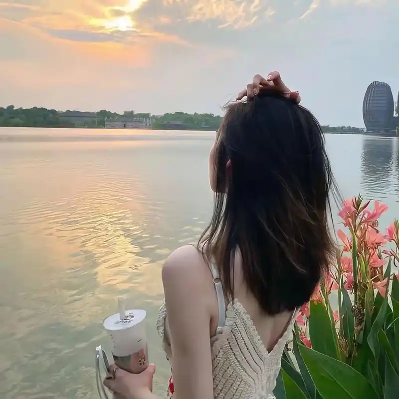 温柔风女生背部头像93