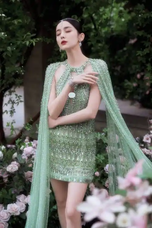 这种晚礼服只有古力娜扎穿上去才更有感