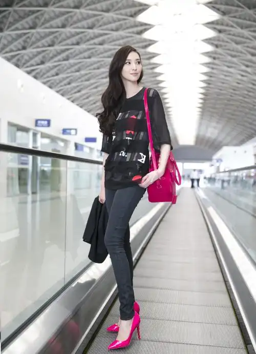 吴佩慈"九头怪美少女",生娃却不结婚的女星,网友:最服吴佩慈