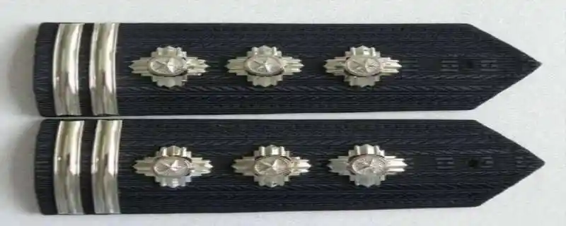 警察两杠三星是什么级别警察两杠三星享受什么待遇