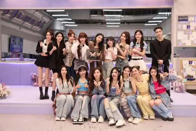 red火箭少女name合照##内娱女团团建##百分百出品