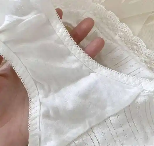 我为了能及时观察自己的情况,会特意穿纯白色内裤,分泌物发黄也比较