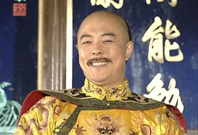 "皇阿玛"张铁林:情断八任后皈依佛门,是看破红尘还是因果报应_沈丹萍