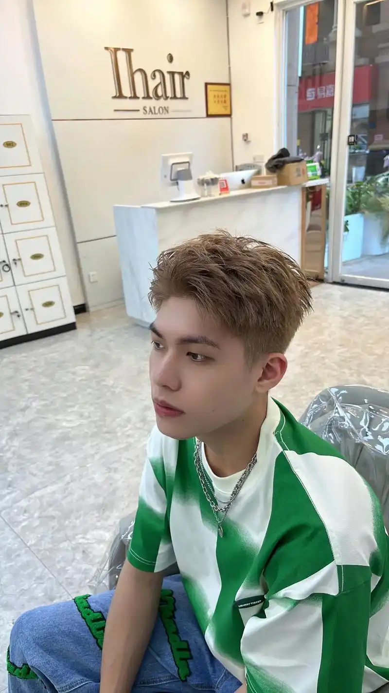 男生显白发色夏季男生发型参考发型设计