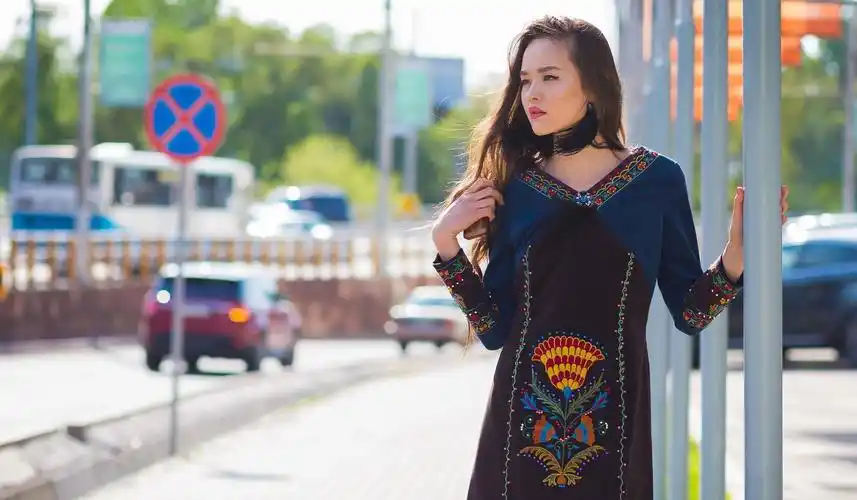 哈萨克斯坦人,黄种人还是白种人?