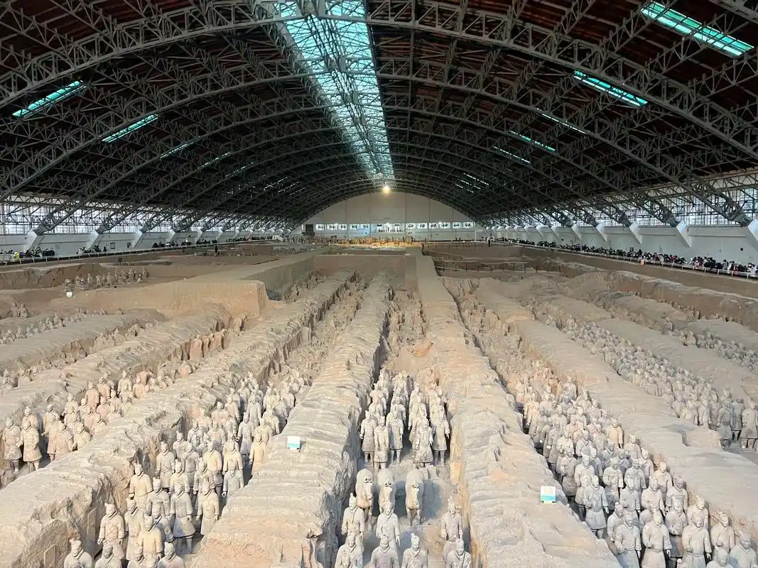 "世界第八大奇迹"秦兵马俑,我最终还是来了!它们曾 经鲜衣怒 - 抖音