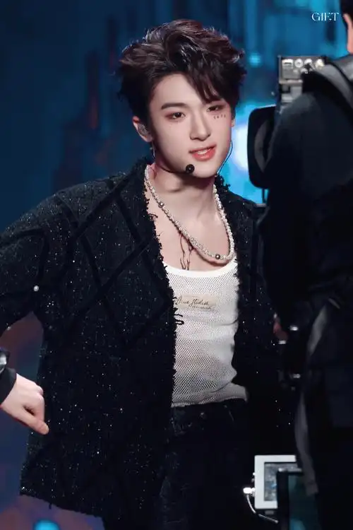 张峻豪三代男菩萨