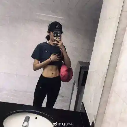 中国女生的腹肌有多美你们感受下