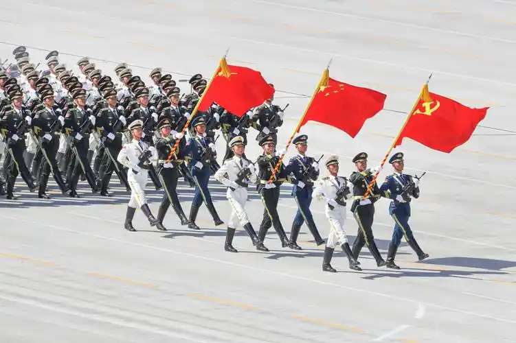 忠诚一一中国人民解放军三军仪仗方队向祖国汇报请祖国和人民检阅