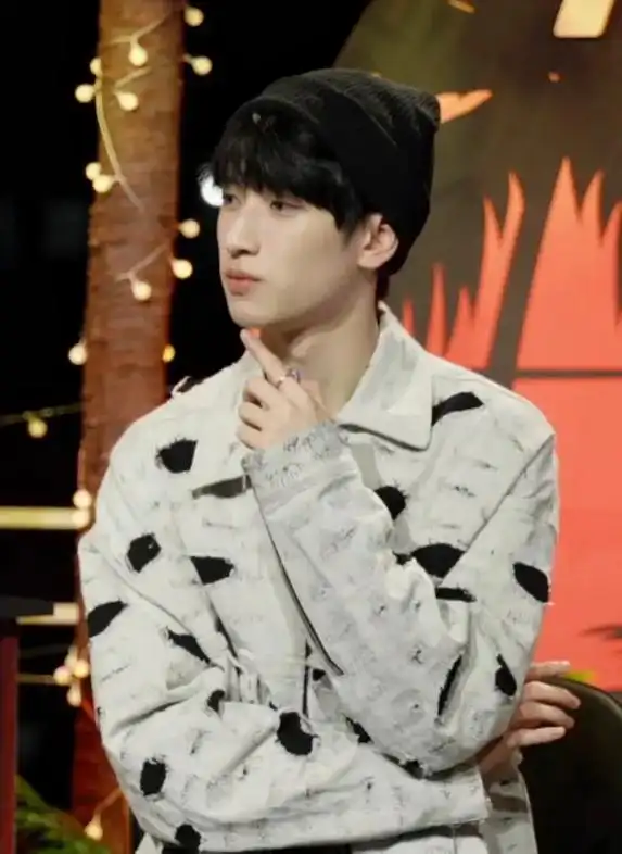 极大满足了我这个手控啊啊啊.#一眼沦陷  #严浩翔十八岁生日 - 抖音