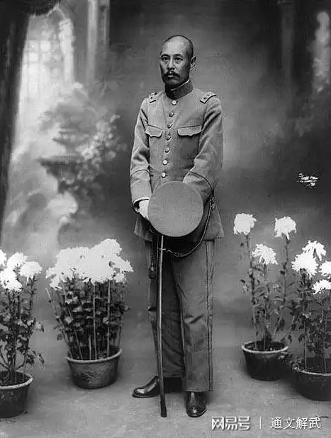 威名赫赫的北洋军阀大帅年轻的张作霖很帅笑面虎人如其名