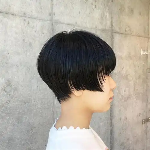 不烫也不染,干练帅气的女生立体感短发,不打理也好看