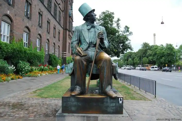 丹麦安徒生铜像