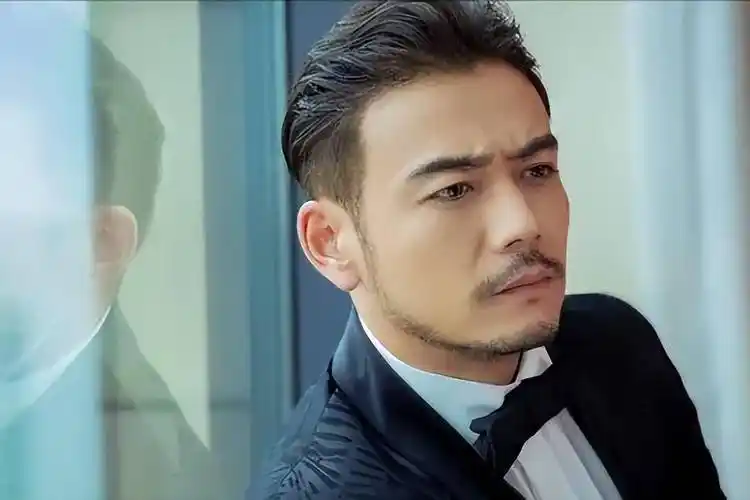 原创小包总杨烁从红极一时到消失荧幕演技好也无法拯救荒唐事