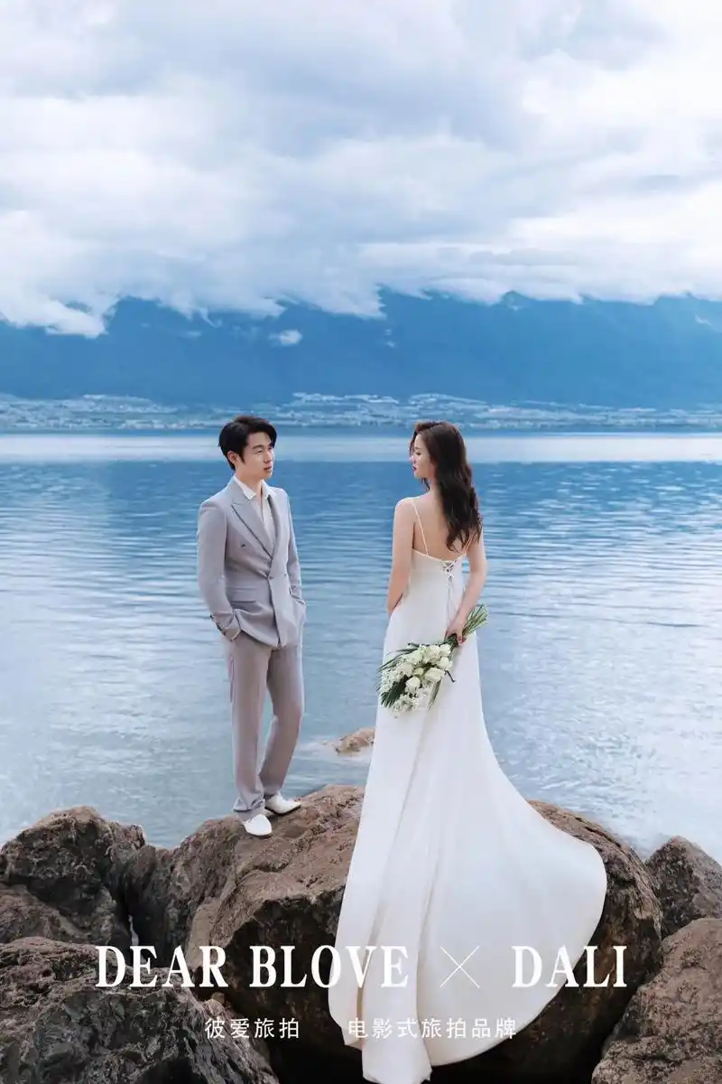 以看海的名义,记录爱|电影感礁石婚纱照