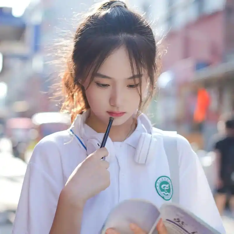 马上下课了 要一起回家吗.出镜 @原孜梦 #女高 #校服写真 - 抖音