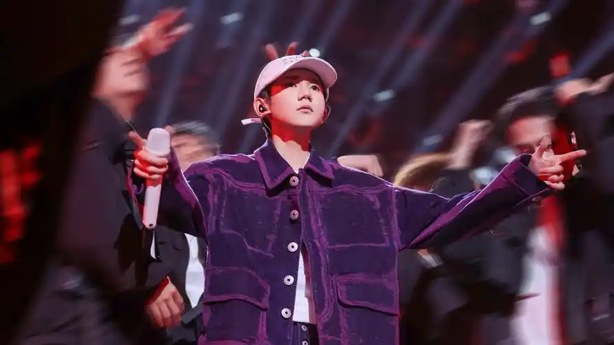 新年第一天王俊凯报平安王源摸良心自拍两人一起宣传千玺电影