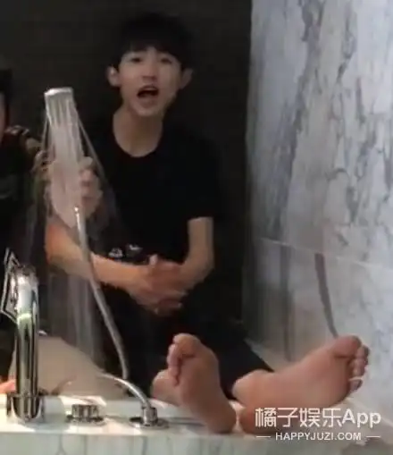 王源的"童颜巨脚"来了解一下,它居然是实力抢镜王?