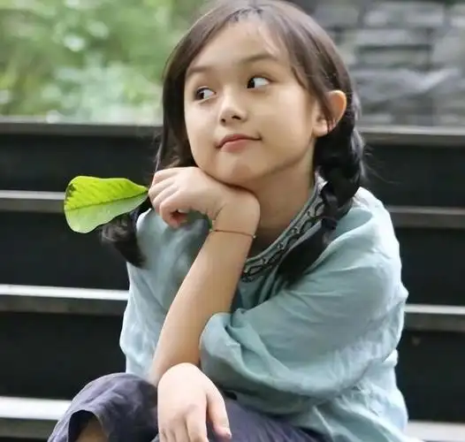 2岁出道年入百万因颜值甜美被禁止整容的刘楚恬如今变成啥样