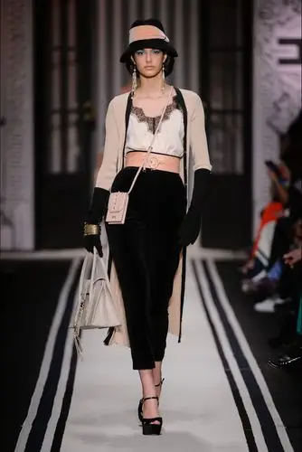 意大利时尚品牌elisabetta franchi 米兰时装周2017秋冬高级成衣发布