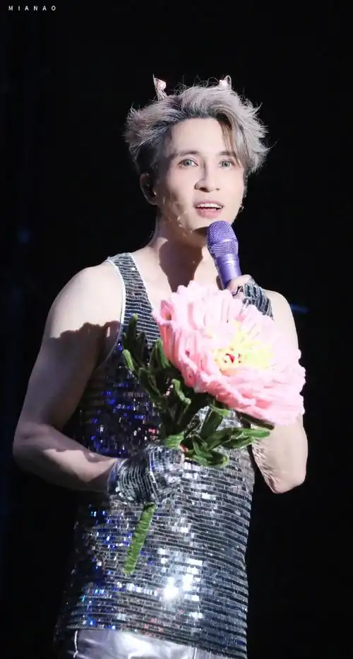 反正可爱帅气加倍再加倍20230827遵义站 9p@薛之谦薛之谦超话#薛之谦