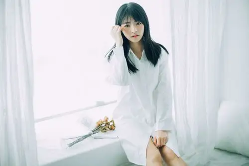 白衬衫的清纯美女1080x1920分辨率查看