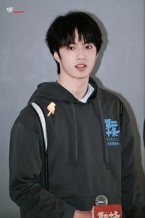 影人来啦～@时代少年团-刘耀文评论区给俺看看大家近期存的一些爽图呗