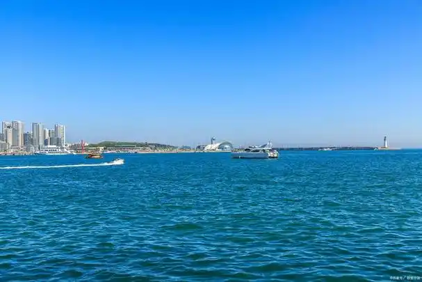 胶州市位于中国山东省青岛市的胶东半岛上,以其迷人的自然美景而闻名.