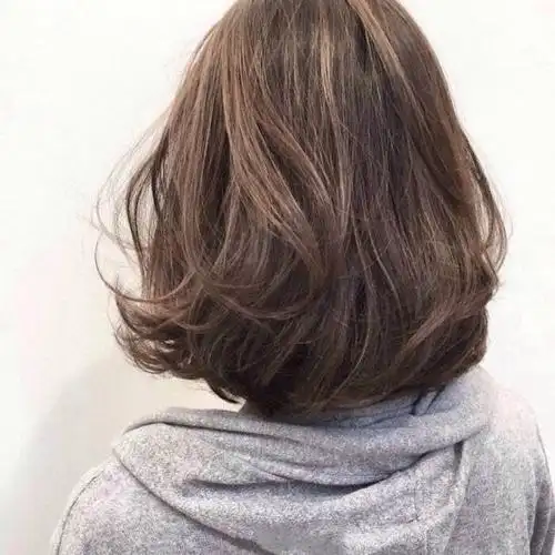 短发 背影 女生