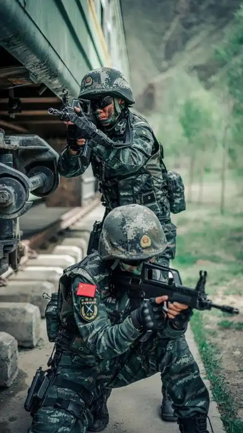 前段时间人民武警新媒体矩阵相继推出了武警部队徽主题壁纸 特战主题