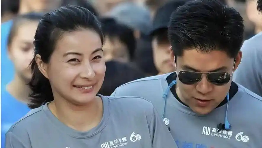 7岁霍中妍:长得比妈妈郭晶晶还有"富贵相"_霍启刚_教育_父母