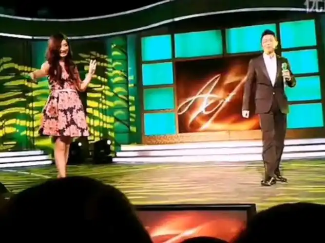 《荷塘月色》凤凰传奇与现场观众合唱版